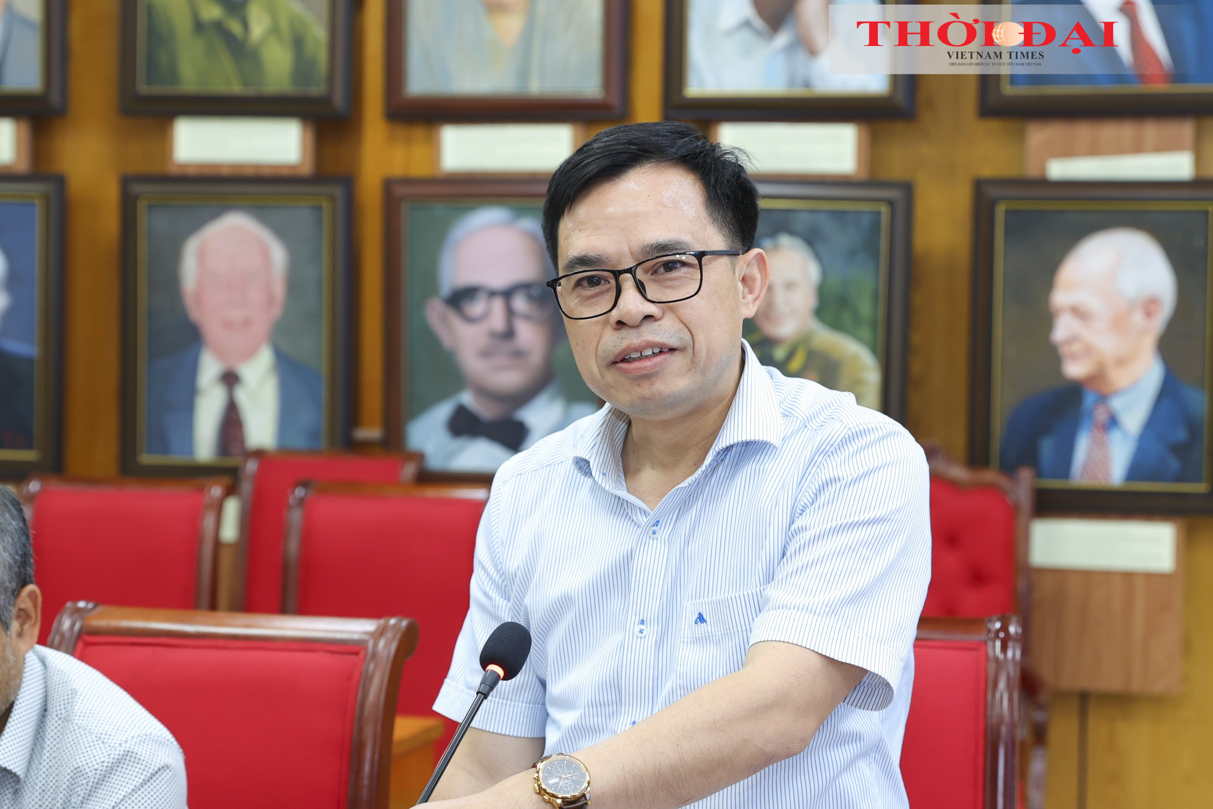 TS Từ Thành Huế, Phó Trưởng ban Ban Đối ngoại nhân dân, Ủy ban Trung ương MTTQ Việt Nam, trình bày tham luận. (Ảnh: Đinh Hòa) TS Từ Thành Huế, Phó Trưởng ban Ban Đối ngoại nhân dân, Ủy ban Trung ương MTTQ Việt Nam, trình bày tham luận. (Ảnh: Đinh Hòa)