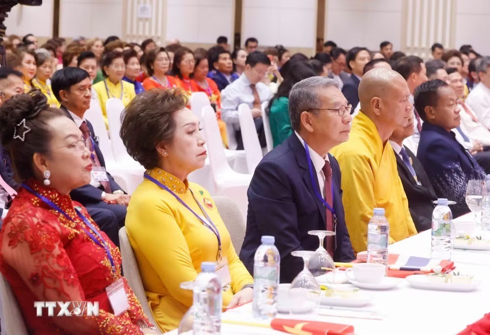 Representatives of the Vietnamese community in Thailand attend a meeting with General Secretary and State President To Lam and his spouse. (Photo: Thong Nhat/VNA)