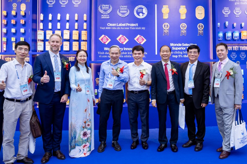 Chuỗi triển lãm chuyên ngành sữa – kem – trà sữa – thức uống hiện đại 2026 còn là nền tảng kết nối toàn diện giữa doanh nghiệp, chuyên gia và người tiêu dùng (Ảnh: Duy Cường). Chuỗi triển lãm chuyên ngành sữa – kem – trà sữa – thức uống hiện đại 2026 còn là nền tảng kết nối toàn diện giữa doanh nghiệp, chuyên gia và người tiêu dùng (Ảnh: Duy Cường).