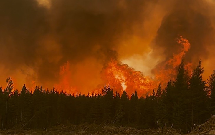 Một đám cháy rừng lớn ở Saskatchewan, Canada - Ảnh: Cơ quan An toàn công cộng Saskatchewan/AFP Một đám cháy rừng lớn ở Saskatchewan, Canada - Ảnh: Cơ quan An toàn công cộng Saskatchewan/AFP