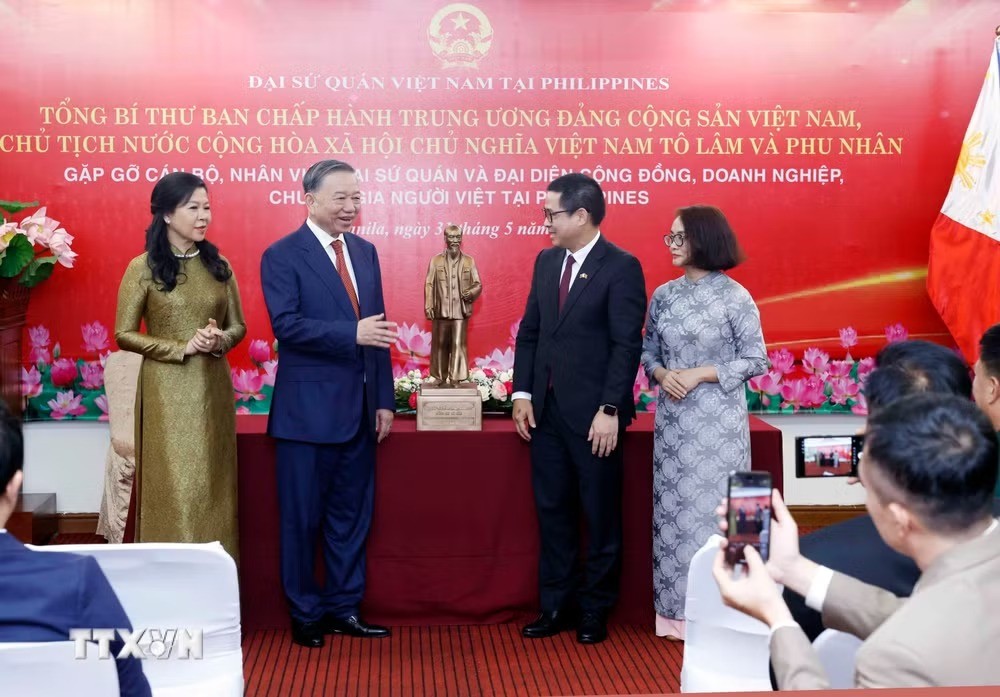 Tổng Bí thư, Chủ tịch nước gặp gỡ đại diện cộng đồng người Việt tại Philippines Tổng Bí thư, Chủ tịch nước gặp gỡ đại diện cộng đồng người Việt tại Philippines