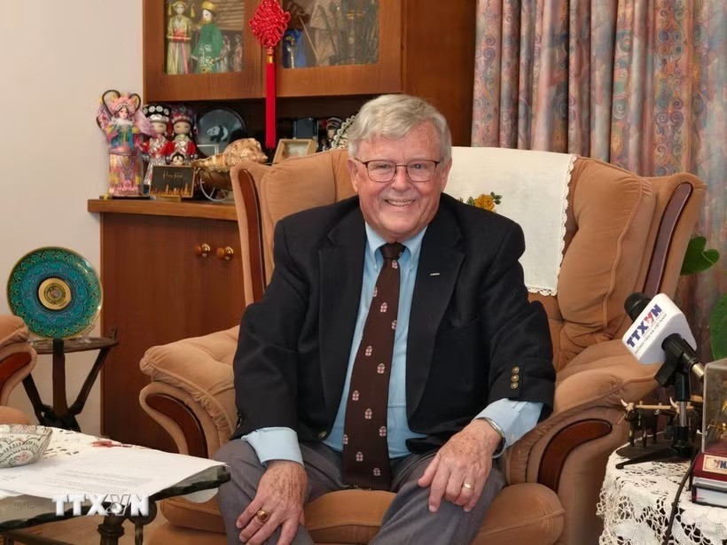 GS. Carl Thayer, Học viện Quốc phòng Australia, Đại học New South Wales