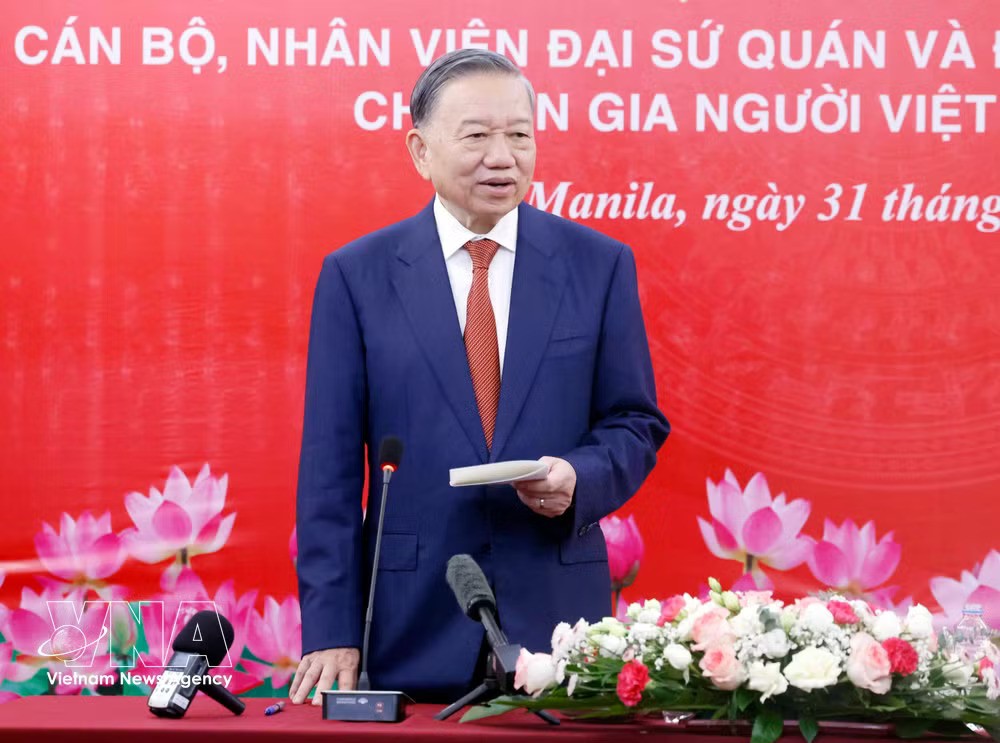 Party and State Leader Meets Vietnamese Community in Philippines Party and State Leader Meets Vietnamese Community in Philippines