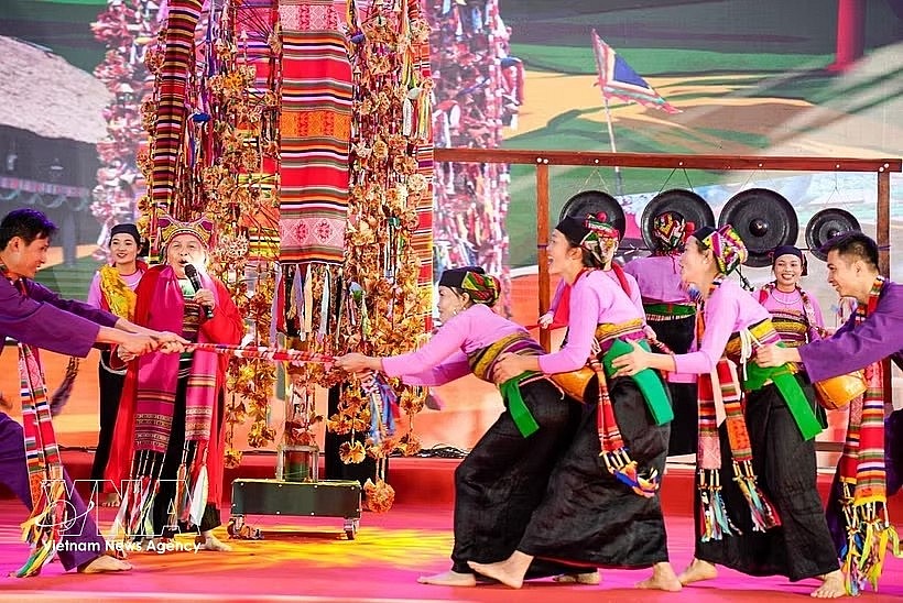 Performance showcasing excerpts from the Pon Poong festival of the Muong ethnic community in Thanh Hoa province. (Photo: VNA)