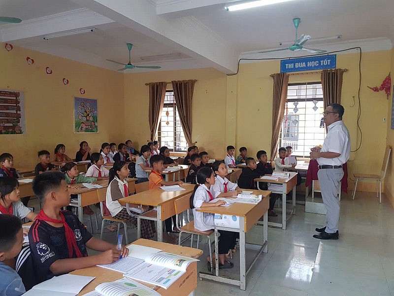 Từ những lớp học tạm ở A Pa Chải đến tỷ lệ tốt nghiệp 100%