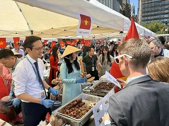 Vietnamese mission's booth at the bazzar.
