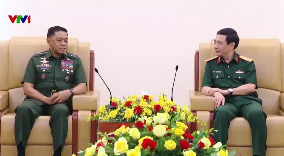 Đại tướng Phan Văn Giang, Phó Thủ tướng, Bộ trưởng Bộ Quốc phòng tiếp Đại tướng Romeo Brawner Junior, Tham mưu trưởng Lực lượng vũ trang Philippines 