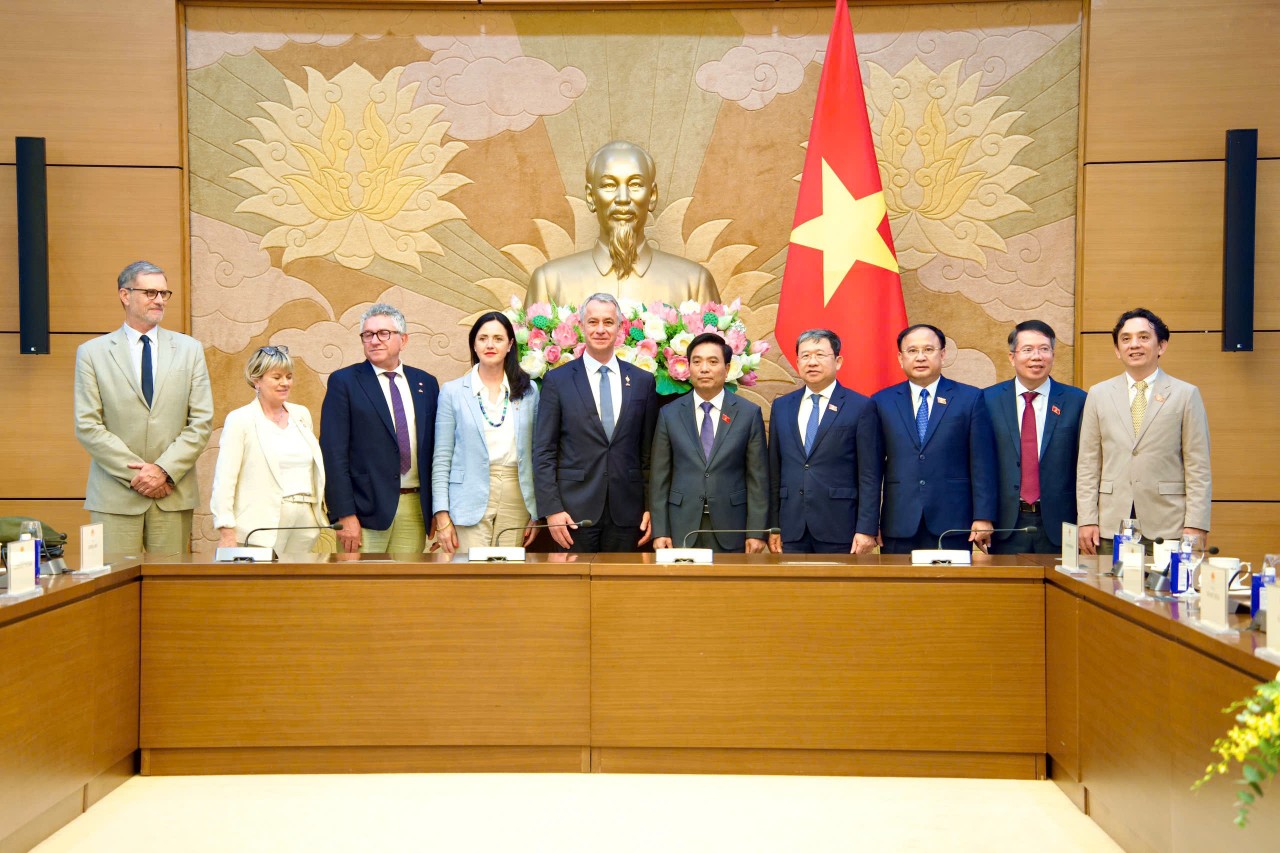 Vietnam and France Promote Parliamentary and Defense-Security Cooperation