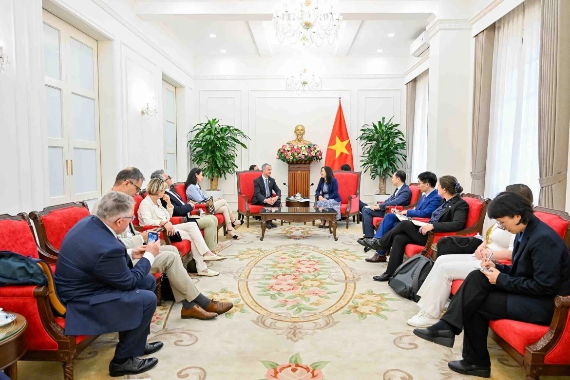 Vietnam and France Promote Parliamentary and Defense-Security Cooperation