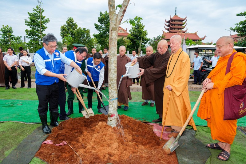 TP.Hồ Chí Minh: Trồng 600 cây tại công trình 