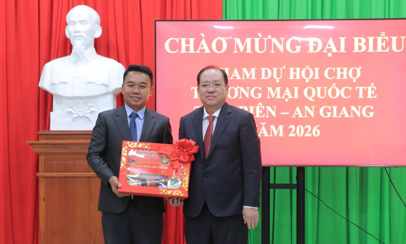 Thắt chặt quan hệ hữu nghị, hợp tác giữa An Giang với Lào, Campuchia Thắt chặt quan hệ hữu nghị, hợp tác giữa An Giang với Lào, Campuchia