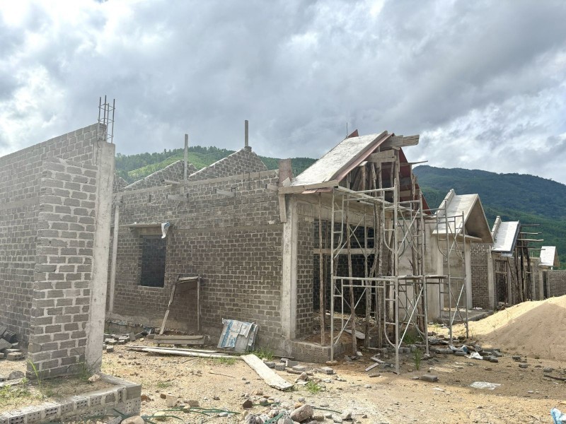 Resettlement houses in Tbung Village (Dak Song Commune) have been built with durable structures. (Photo: Minh Ngoc/gialai.gov.vn) Resettlement houses in Tbung Village (Dak Song Commune) have been built with durable structures. (Photo: Minh Ngoc/gialai.gov.vn)