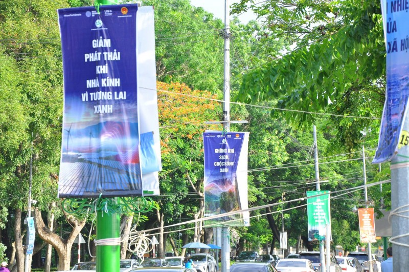 Cần Thơ phát động phong trào “Toàn dân chung tay bảo vệ môi trường, vì một Việt Nam xanh - sạch - đẹp” Cần Thơ phát động phong trào “Toàn dân chung tay bảo vệ môi trường, vì một Việt Nam xanh - sạch - đẹp”