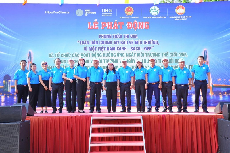 Cần Thơ phát động phong trào “Toàn dân chung tay bảo vệ môi trường, vì một Việt Nam xanh - sạch - đẹp” Cần Thơ phát động phong trào “Toàn dân chung tay bảo vệ môi trường, vì một Việt Nam xanh - sạch - đẹp”