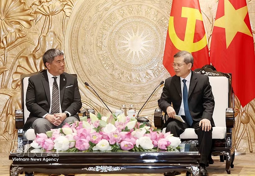 Politburo member, Secretary of the Communist Party of Vietnam (CPV) Central Committee and head of the committee’s Commission for Internal Affairs Le Minh Tri and Isra Sunthornvut, deputy leader of Thailand’s Democrat Party, Hanoi, June 7 (Photo: VNA)