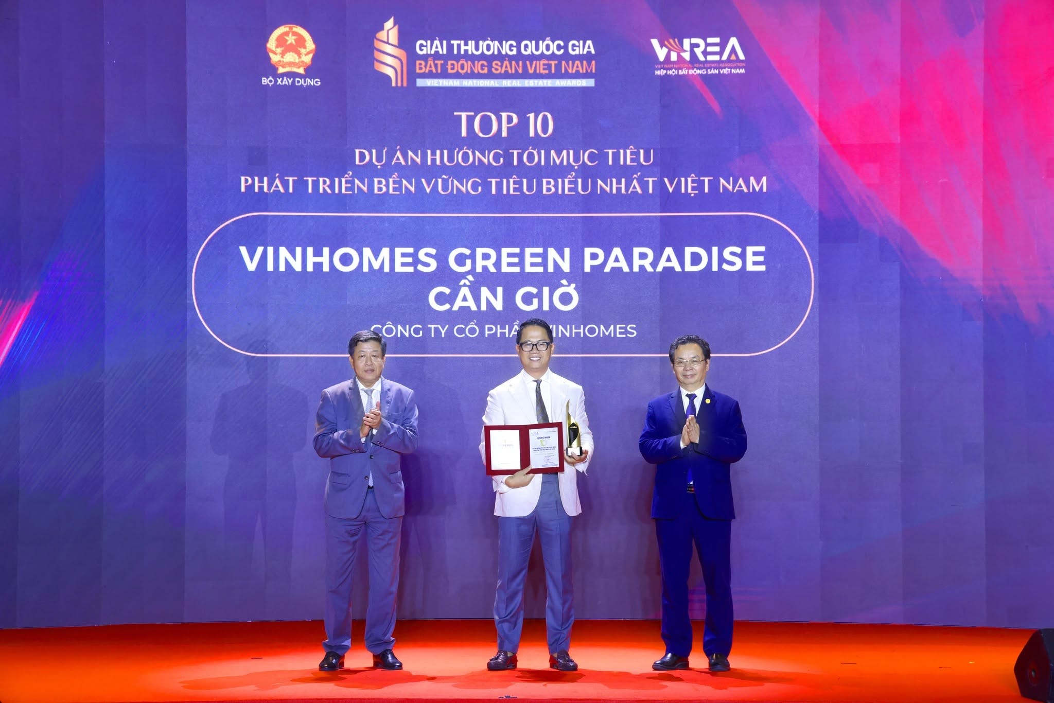 Vinhomes Green Paradise đạt giải thưởng Top 10 dự án hướng tới mục tiêu phát triển bền vững tiêu biểu nhất Việt Nam năm 2026. Vinhomes Green Paradise đạt giải thưởng Top 10 dự án hướng tới mục tiêu phát triển bền vững tiêu biểu nhất Việt Nam năm 2026.
