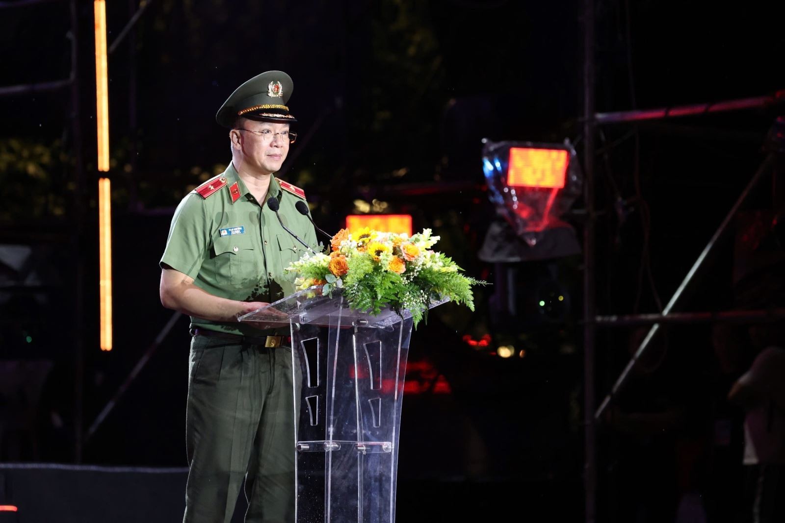 Thiếu tướng Phạm Kim Đĩnh, Cục trưởng Cục Công tác chính trị, Bộ Công an phát biểu lại Lễ khai mạc. Thiếu tướng Phạm Kim Đĩnh, Cục trưởng Cục Công tác chính trị, Bộ Công an phát biểu lại Lễ khai mạc.