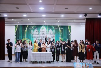 Hội Người Việt Nam tại Jeonnam – Gwangju (Hàn Quốc) kỉ niệm 15 năm thành lập