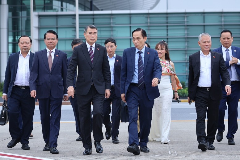 Thủ tướng Lê Minh Hưng lên đường dự Hội nghị Cấp cao kỷ niệm 35 năm quan hệ ASEAN-Nga Thủ tướng Lê Minh Hưng lên đường dự Hội nghị Cấp cao kỷ niệm 35 năm quan hệ ASEAN-Nga