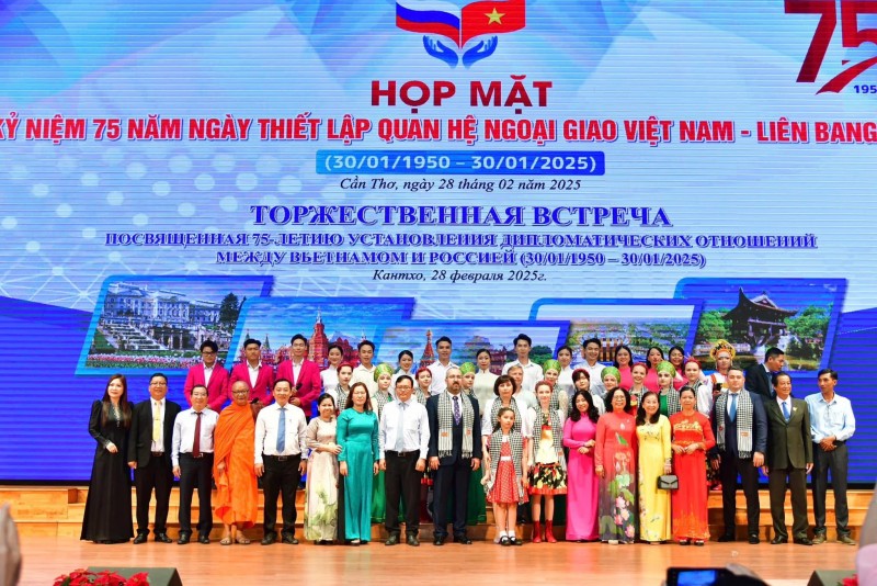 Dấu ấn 35 năm - Cầu nối hữu nghị, hợp tác và phát triển. Dấu ấn 35 năm - Cầu nối hữu nghị, hợp tác và phát triển.