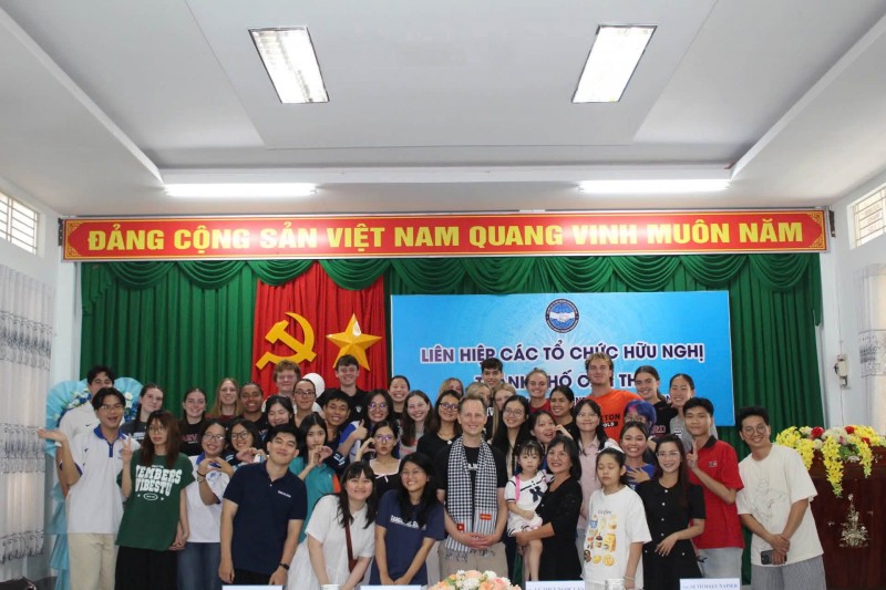Dấu ấn 35 năm - Cầu nối hữu nghị, hợp tác và phát triển. Dấu ấn 35 năm - Cầu nối hữu nghị, hợp tác và phát triển.