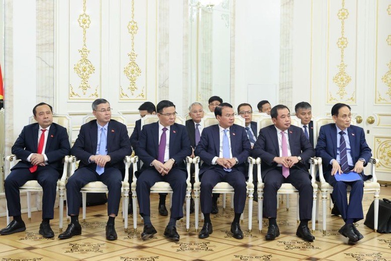 Thủ tướng Lê Minh Hưng gặp Người đứng đầu Cộng hòa Tatarstan (Liên bang Nga) Thủ tướng Lê Minh Hưng gặp Người đứng đầu Cộng hòa Tatarstan (Liên bang Nga)