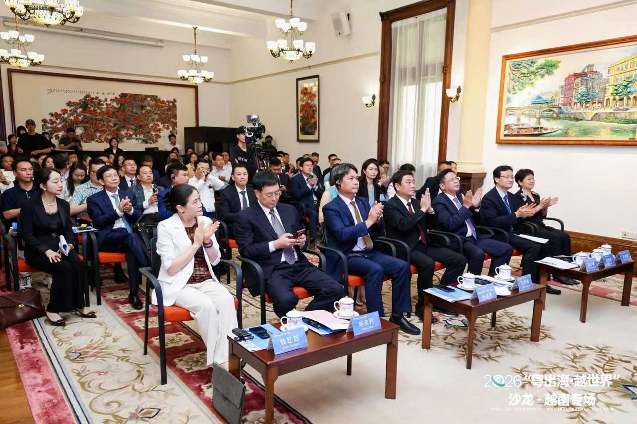Giới thiệu môi trường đầu tư, kinh doanh Việt Nam và kết nối doanh nghiệp Việt- Trung Giới thiệu môi trường đầu tư, kinh doanh Việt Nam và kết nối doanh nghiệp Việt- Trung