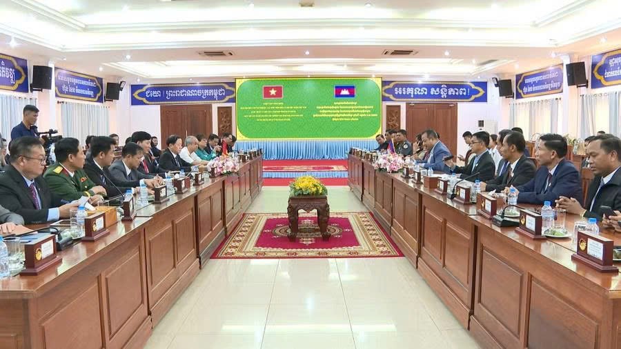 Gia Lai cụ thể hóa các thỏa thuận hợp tác năm 2026 với các tỉnh Nam Lào và Đông Bắc Campuchia Gia Lai cụ thể hóa các thỏa thuận hợp tác năm 2026 với các tỉnh Nam Lào và Đông Bắc Campuchia