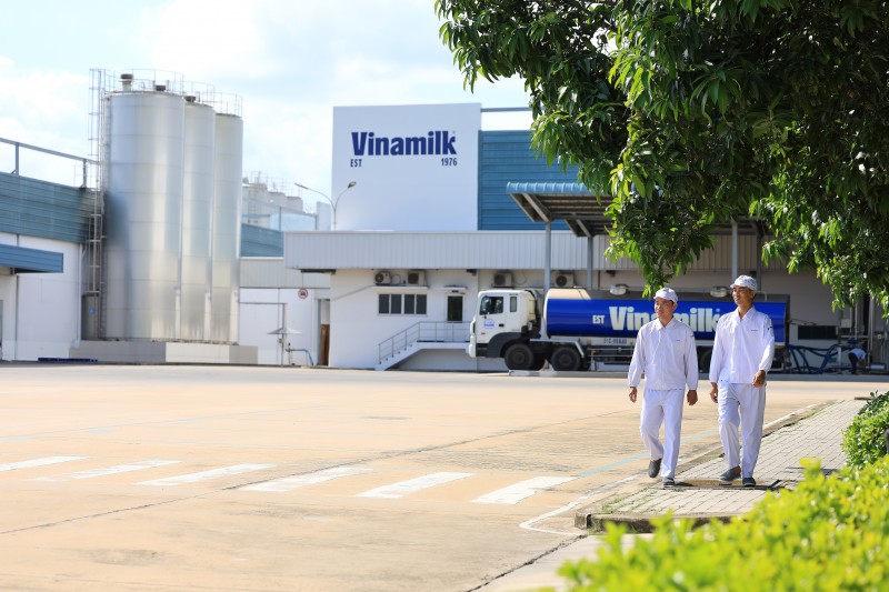 Ảnh 1A hoặc 1B: Vinamilk là thương hiệu sữa duy nhất của Việt Nam năm thứ 3 liên tiếp vào Fortune Southeast Asia 500 (Ảnh: VN). Ảnh 1A hoặc 1B: Vinamilk là thương hiệu sữa duy nhất của Việt Nam năm thứ 3 liên tiếp vào Fortune Southeast Asia 500 (Ảnh: VN).