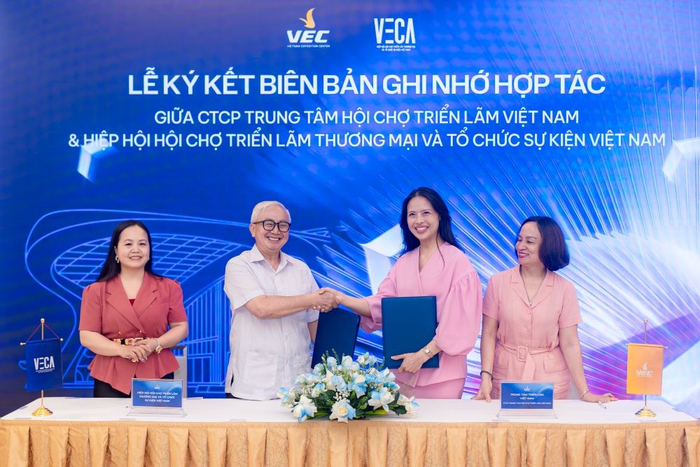 Với Hiệp hội Hội chợ Triển lãm Việt Nam (VECA), VEC kỳ vọng sẽ thiết lập mối quan hệ bền chặt với cộng đồng doanh nghiệp đa quốc gia trong lĩnh vực triển lãm Với Hiệp hội Hội chợ Triển lãm Việt Nam (VECA), VEC kỳ vọng sẽ thiết lập mối quan hệ bền chặt với cộng đồng doanh nghiệp đa quốc gia trong lĩnh vực triển lãm