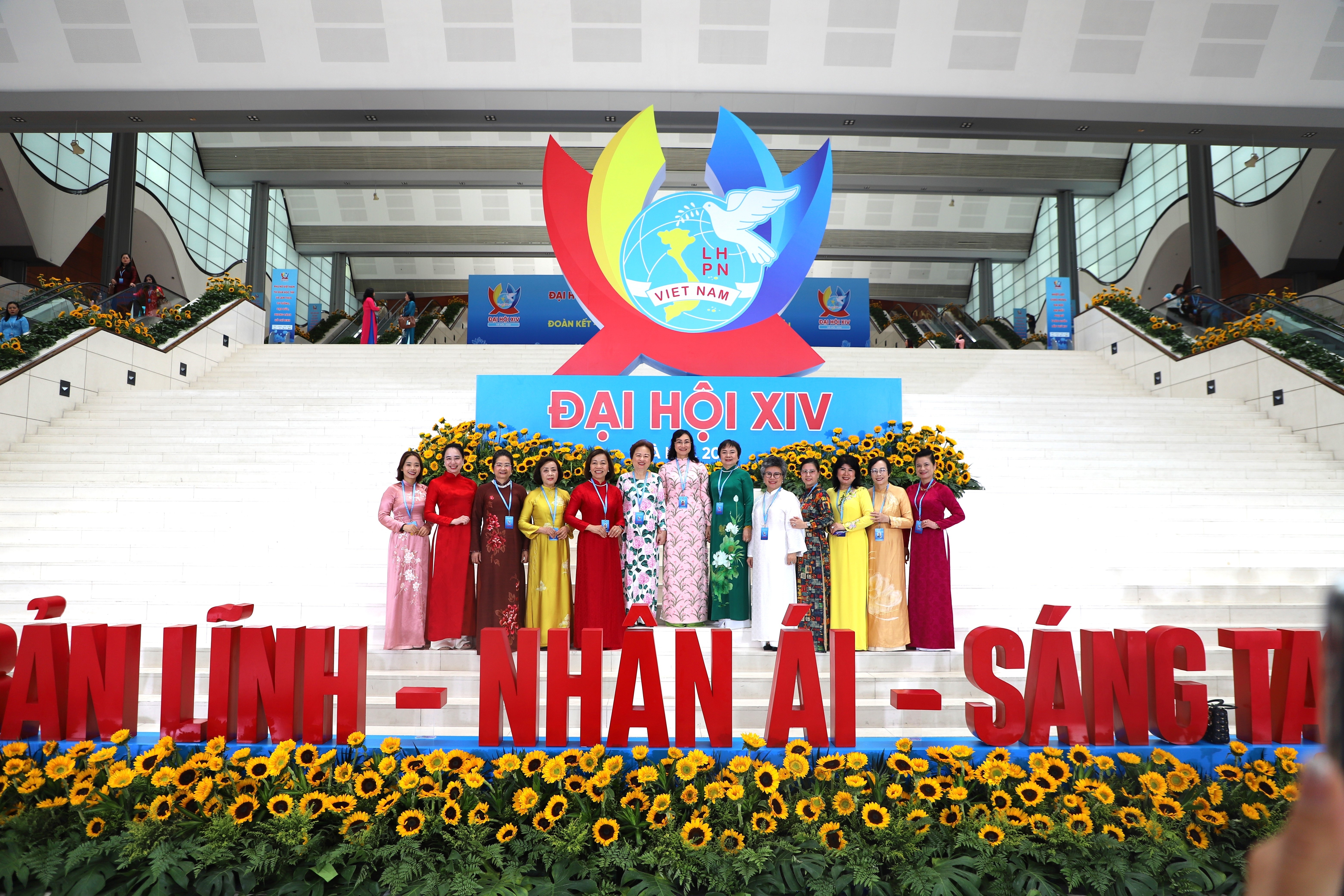 Đồng chí Đỗ Nguyệt Ánh được tín nhiệm bầu vào Ban Chấp hành Trung ương Hội Liên hiệp Phụ nữ Việt Nam khóa XIV Đồng chí Đỗ Nguyệt Ánh được tín nhiệm bầu vào Ban Chấp hành Trung ương Hội Liên hiệp Phụ nữ Việt Nam khóa XIV