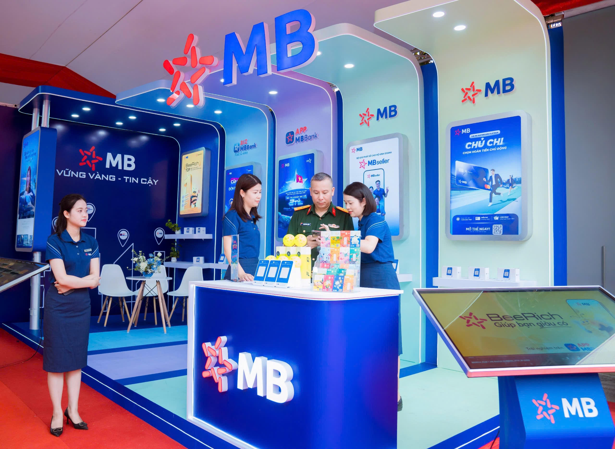 MB đồng hành cùng doanh nghiệp quân đội thúc đẩy chuyển đổi số và phát triển bền vững MB đồng hành cùng doanh nghiệp quân đội thúc đẩy chuyển đổi số và phát triển bền vững