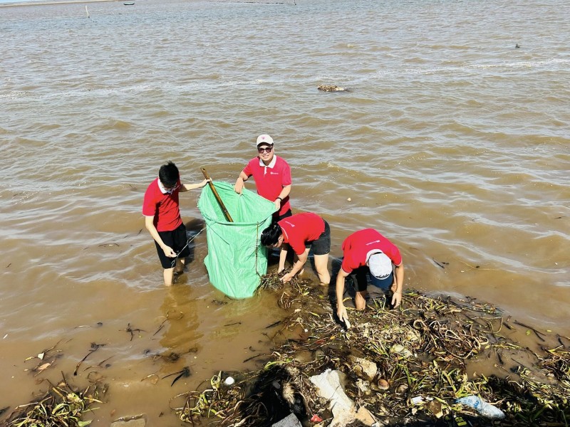 SeABank triển khai Ocean Cleanup 2026, hơn 1.000 CBNV chung tay làm sạch bờ biển
