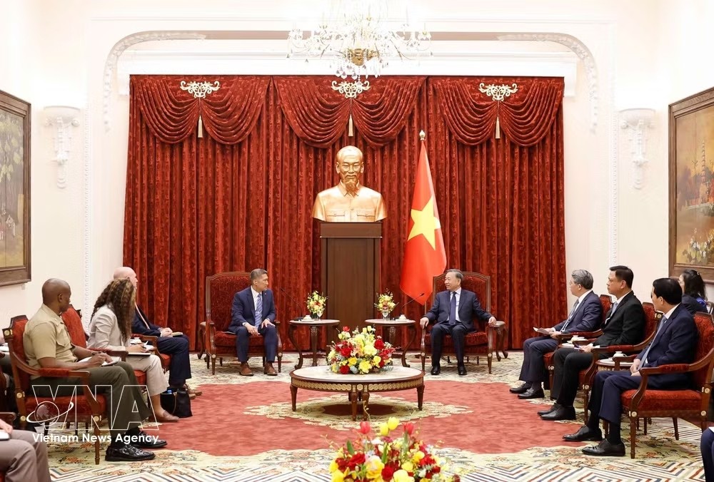 The meeting between General Secretary of the Communist Party of Vietnam Central Committee and State President To Lam and Acting US Secretary of the Navy Hung Cao in Hanoi on June 22 (Photo: VNA) The meeting between General Secretary of the Communist Party of Vietnam Central Committee and State President To Lam and Acting US Secretary of the Navy Hung Cao in Hanoi on June 22 (Photo: VNA)