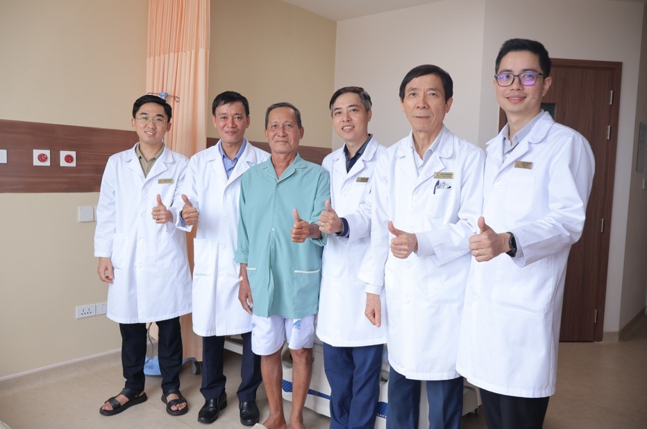 Bị ung thư xâm lấn bàng quang, người đàn ông 61 tuổi thoát cửa tử nhờ chiến lược điều trị khác thường