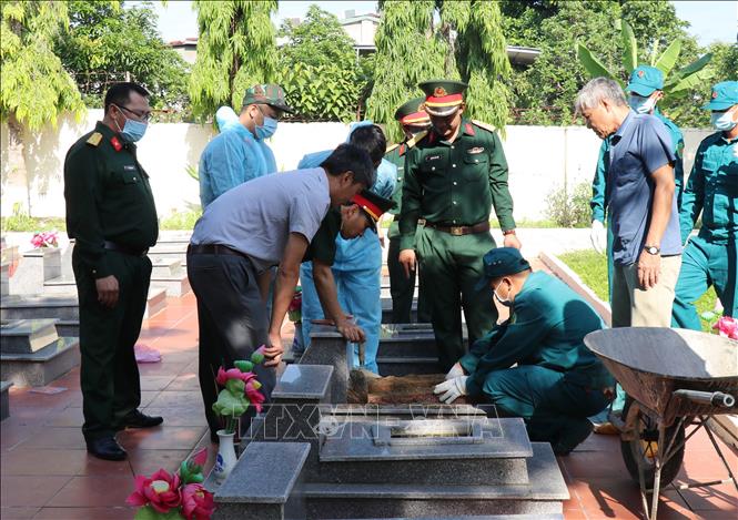 Chiến dịch 500 ngày đêm: Khẩn trương thực hiện số hóa thông tin liệt sĩ Chú thích ảnh