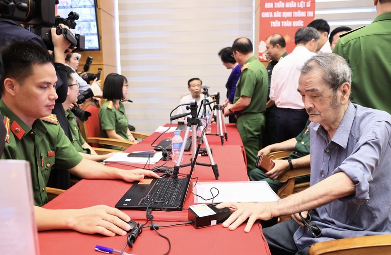 Phó Thủ tướng Phạm Thị Thanh Trà phát động cao điểm thu nhận ADN, mở thêm cơ hội xác định danh tính liệt sĩ Phó Thủ tướng Phạm Thị Thanh Trà phát động cao điểm thu nhận ADN, mở thêm cơ hội xác định danh tính liệt sĩ