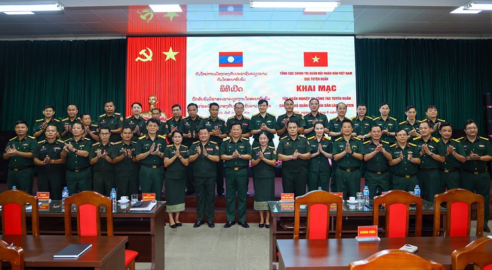 Khai mạc tập huấn nghiệp vụ công tác tuyên huấn cho cán bộ Quân đội nhân dân Lào năm 2026. (Ảnh: Cổng TTĐT Bộ Quốc phòng)