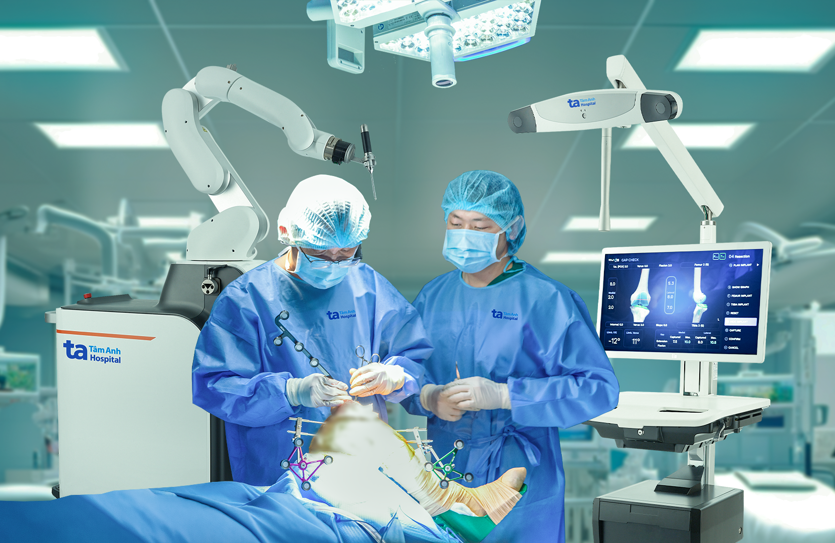 Bác sĩ đang dùng robot AI CUVIS-Joint phẫu thuật thay khớp cho người bệnh. Ảnh: Bệnh viện Đa khoa Tâm Anh