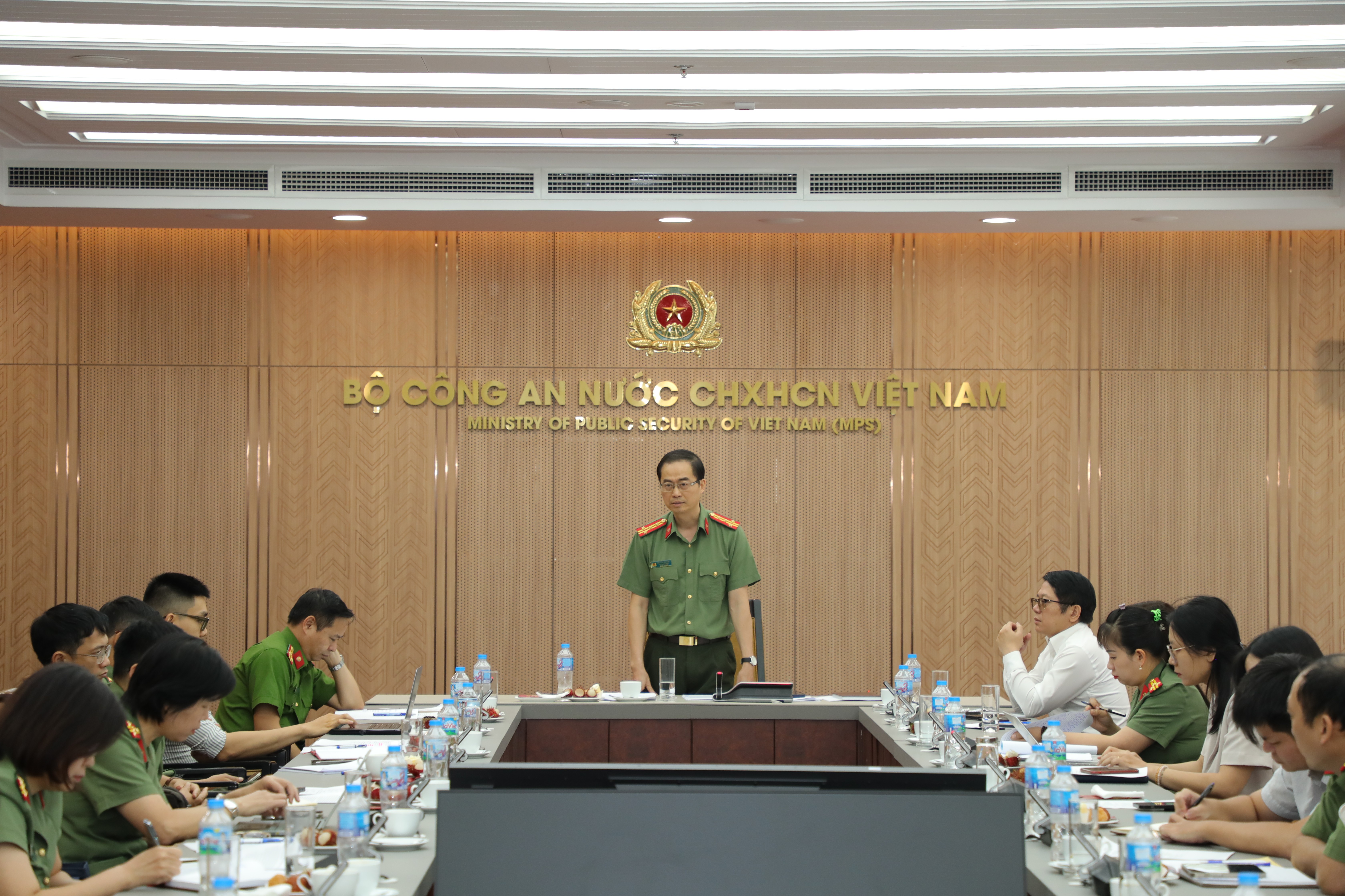Đại tá Nguyễn Hoa Chi, Phó Cục trưởng Cục Đối ngoại (Bộ Công an) phát biểu tại Tọa đàm. Đại tá Nguyễn Hoa Chi, Phó Cục trưởng Cục Đối ngoại (Bộ Công an) phát biểu tại Tọa đàm.