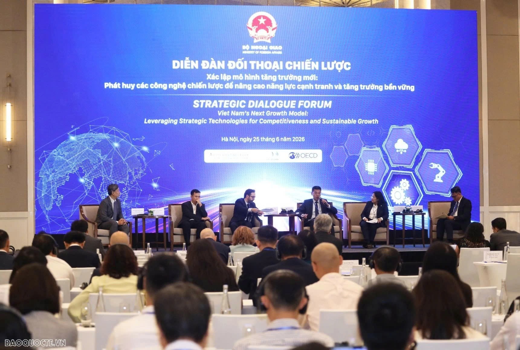 Diễn đàn Đối thoại chiến lược đã diễn ra 05 phiên thảo luận chuyên sâu, tập trung vào các chủ đề có tính thực tiễn cao, gắn với yêu cầu phát triển khoa học, công nghệ, đổi mới sáng tạo ở Việt Nam. (Ảnh: Thành Long)