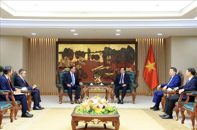 Phó Thủ tướng Hồ Quốc Dũng tiếp lãnh đạo Tập đoàn Công nghệ và Bán dẫn Cohernet (Hoa Kỳ). Ảnh: Tuấn Anh/TTXVN