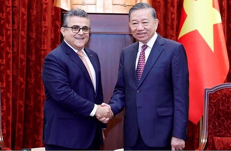 Party General Secretary and State President To Lam and Palestinian Ambassador to Vietnam Saadi Salama. Party General Secretary and State President To Lam and Palestinian Ambassador to Vietnam Saadi Salama.