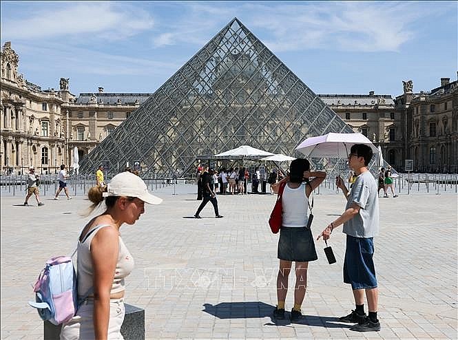 Châu Âu đối mặt với nắng nóng lịch sử, hơn 1.000 người tử vong