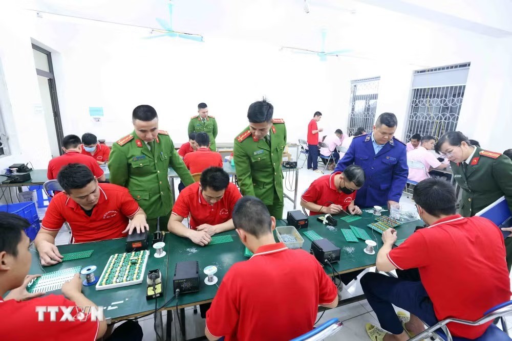 Tăng cường sự lãnh đạo của Đảng đối với công tác phòng, chống tội phạm Tăng cường sự lãnh đạo của Đảng đối với công tác phòng, chống tội phạm