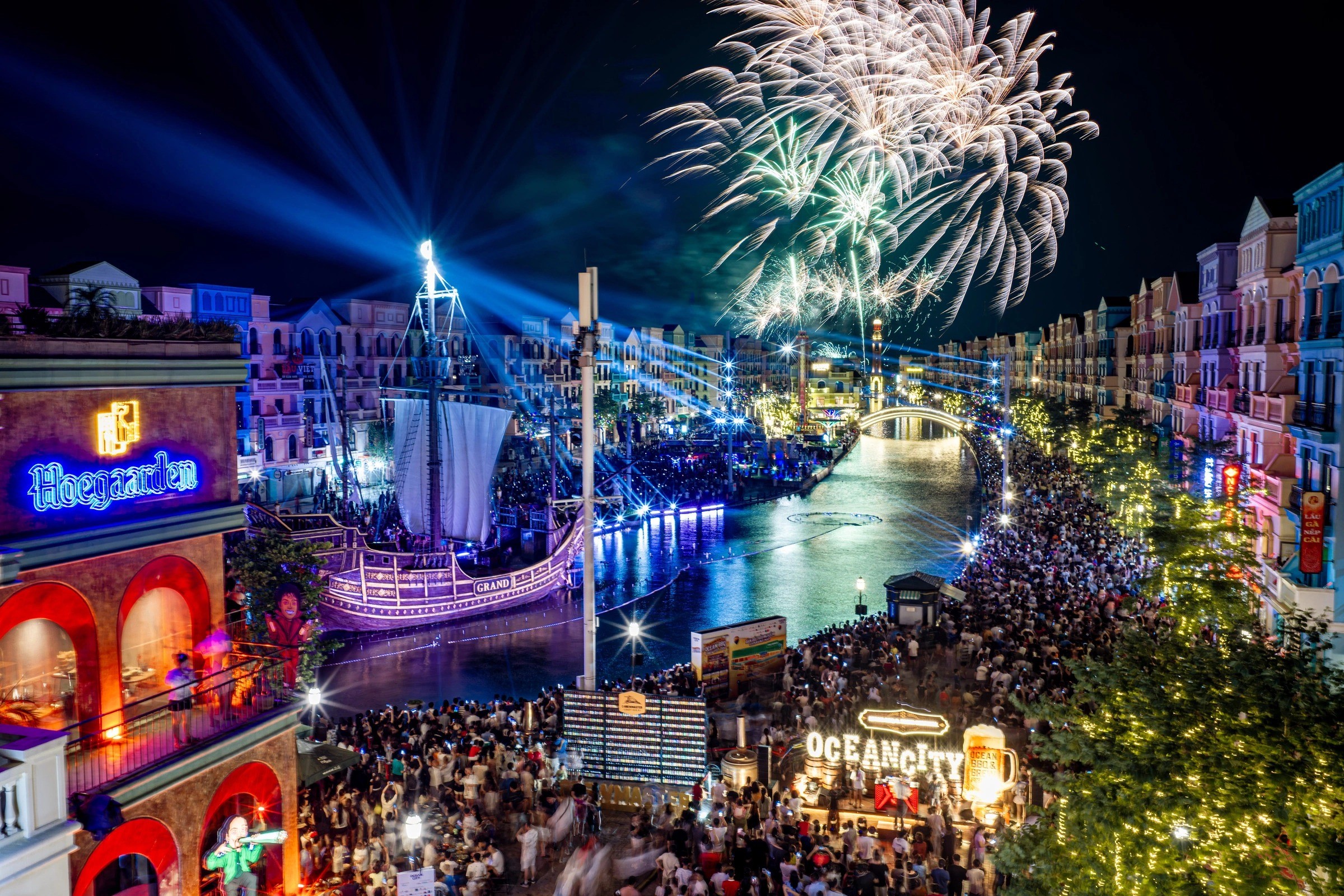 Pháo hoa rực rỡ khép lại đêm khai màn, mở đầu chuỗi 5 cuối tuần sôi động tại Ocean City.