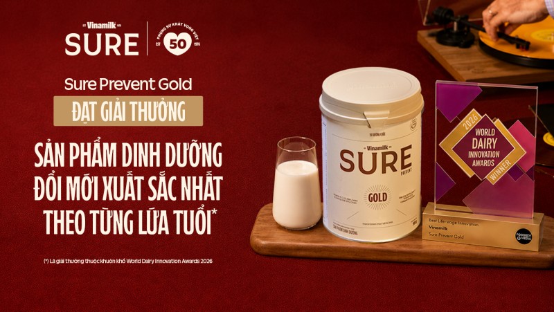 (Ảnh 4A hoặc Ảnh 4B): Ra đời với mục tiêu giúp người bước vào tuổi 50+ có thể sống khỏe chủ động, Vinamilk Sure Prevent Gold được trao giải Sản phẩm dinh dưỡng đổi mới xuất sắc nhất theo từng lứa tuổi (Ảnh: VN). (Ảnh 4A hoặc Ảnh 4B): Ra đời với mục tiêu giúp người bước vào tuổi 50+ có thể sống khỏe chủ động, Vinamilk Sure Prevent Gold được trao giải Sản phẩm dinh dưỡng đổi mới xuất sắc nhất theo từng lứa tuổi (Ảnh: VN).