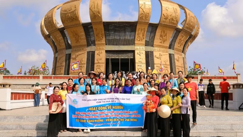 Hung Kings Temple in Can Tho attracts large numbers of visitors during the summer Hung Kings Temple in Can Tho attracts large numbers of visitors during the summer