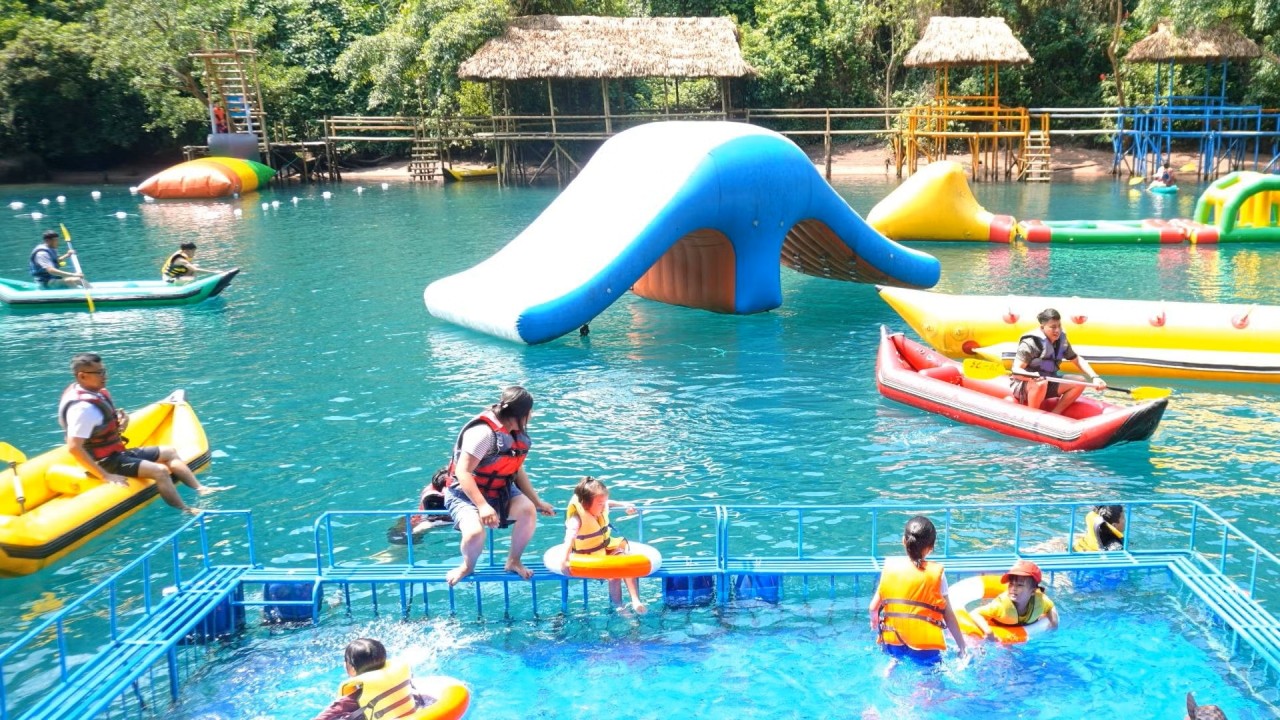 Developing Phong Nha-Ke Bang into a World-Class Tourist Destination Developing Phong Nha-Ke Bang into a World-Class Tourist Destination