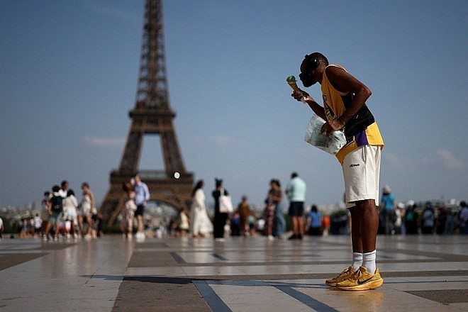 The Eiffel Tower during the heatwave in Paris, France, on June 27. (Photo: Reuters) The Eiffel Tower during the heatwave in Paris, France, on June 27. (Photo: Reuters)